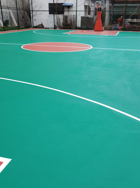 长顺 球场长期使用易出现地面开裂